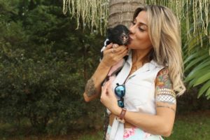 Vanessa Mesquita fala sobre seu mini pig João
